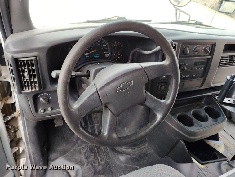 image for item EO9979 2003 Chevrolet Express 3500 school bus