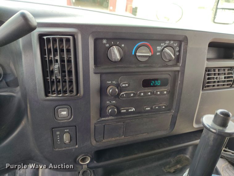 image for item EO9979 2003 Chevrolet Express 3500 school bus