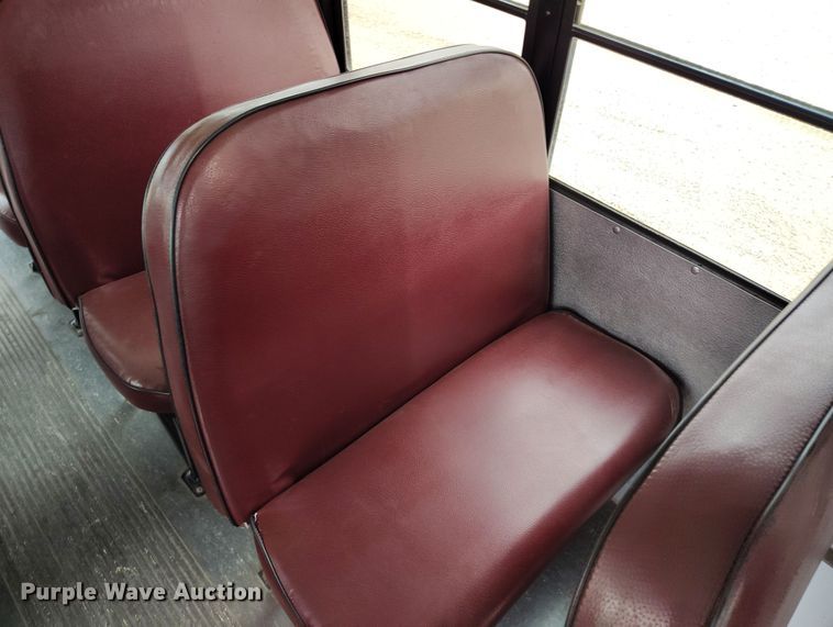 image for item EO9979 2003 Chevrolet Express 3500 school bus