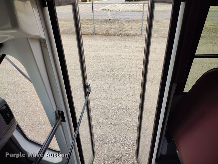 image for item EO9979 2003 Chevrolet Express 3500 school bus