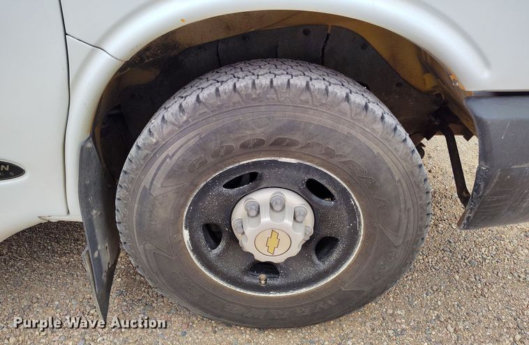 image for item EO9979 2003 Chevrolet Express 3500 school bus