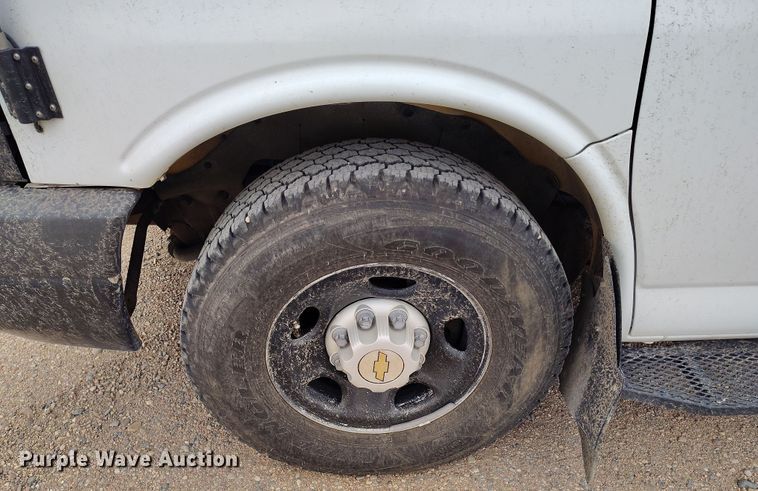 image for item EO9979 2003 Chevrolet Express 3500 school bus