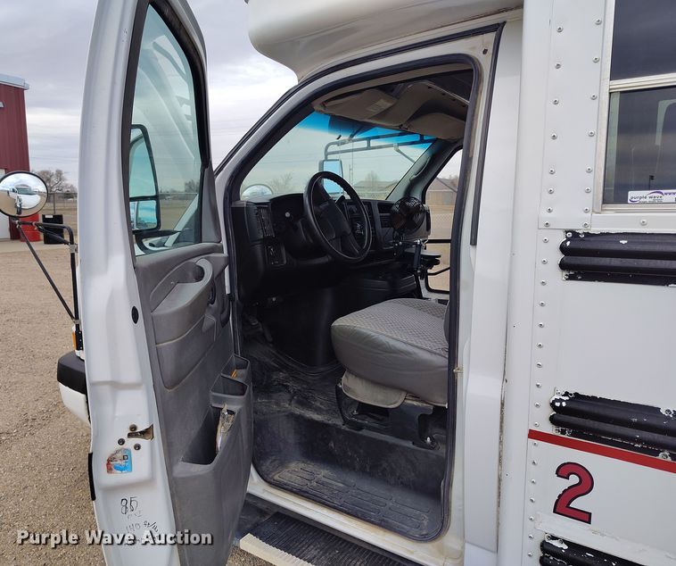 image for item EO9980 2005 Chevrolet Express G3500 school bus