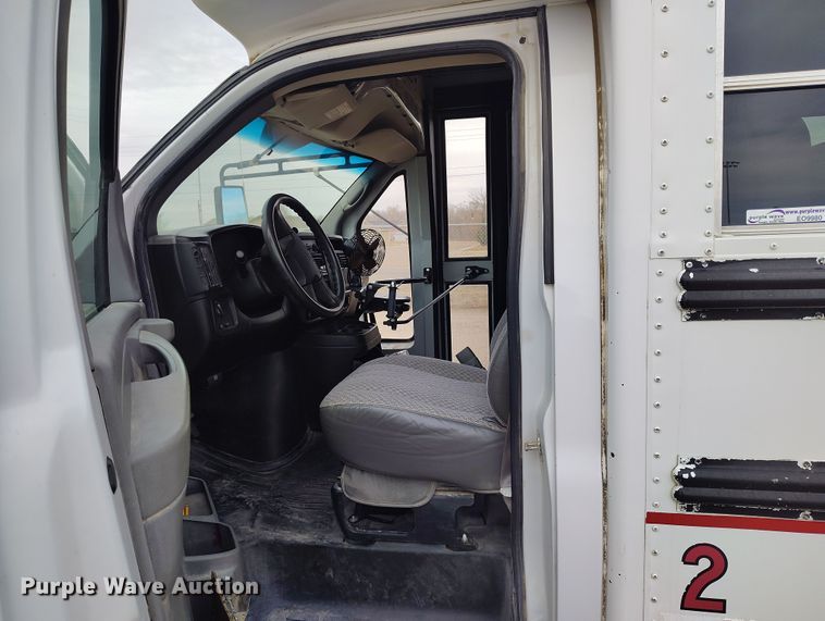 image for item EO9980 2005 Chevrolet Express G3500 school bus