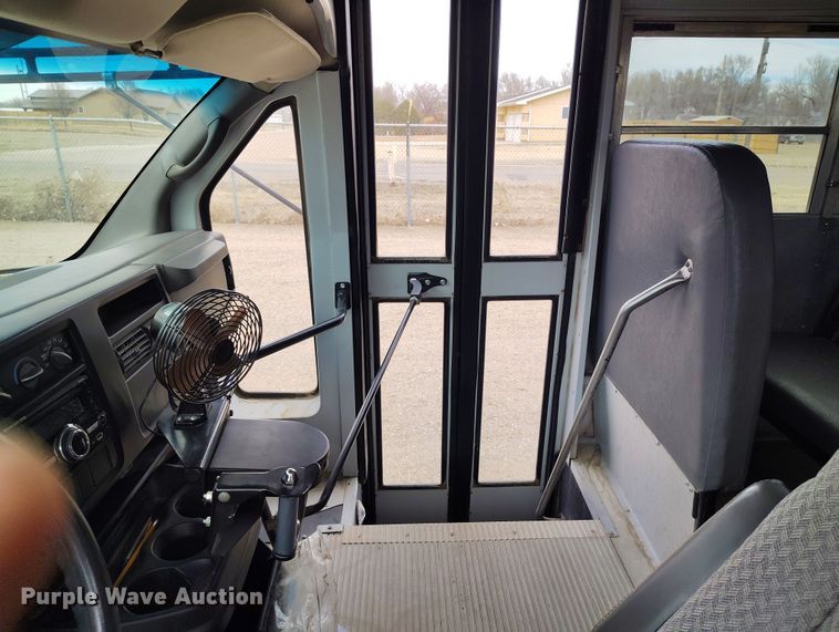 image for item EO9980 2005 Chevrolet Express G3500 school bus