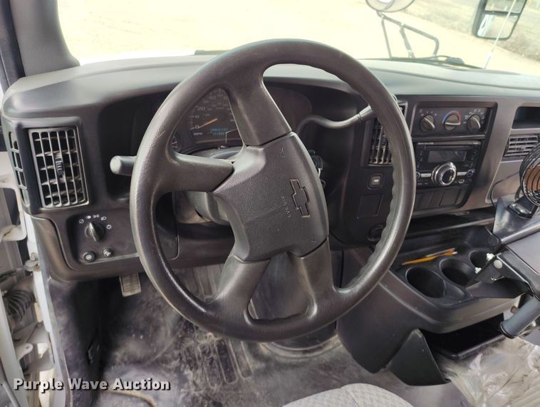 image for item EO9980 2005 Chevrolet Express G3500 school bus