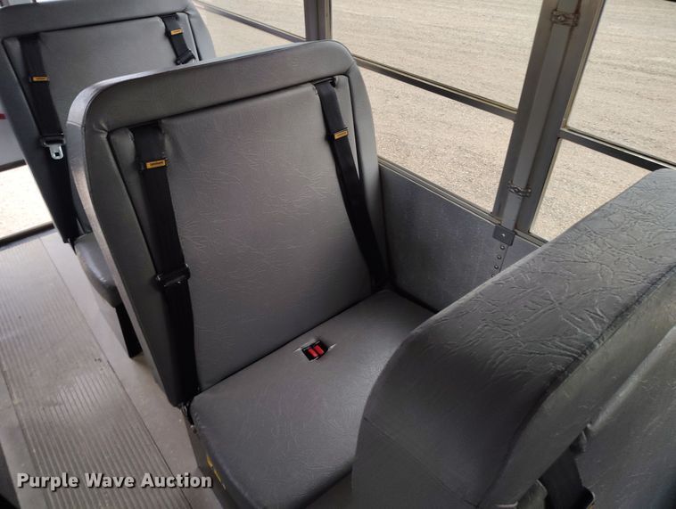 image for item EO9980 2005 Chevrolet Express G3500 school bus