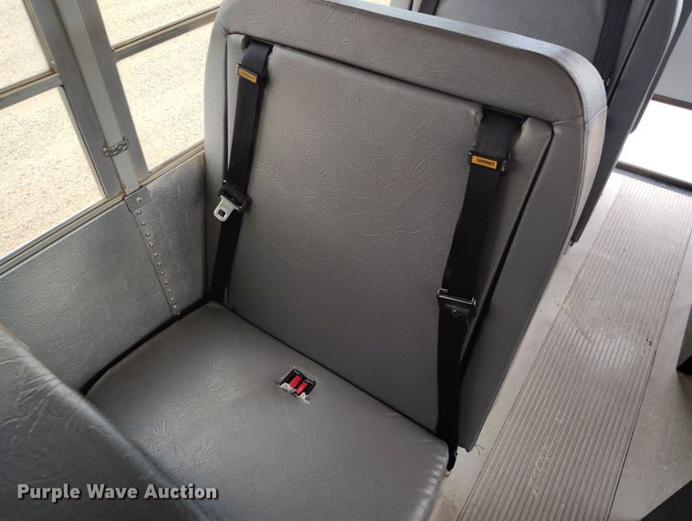 image for item EO9980 2005 Chevrolet Express G3500 school bus