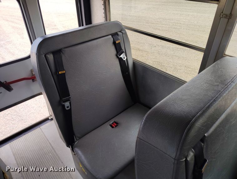 image for item EO9980 2005 Chevrolet Express G3500 school bus