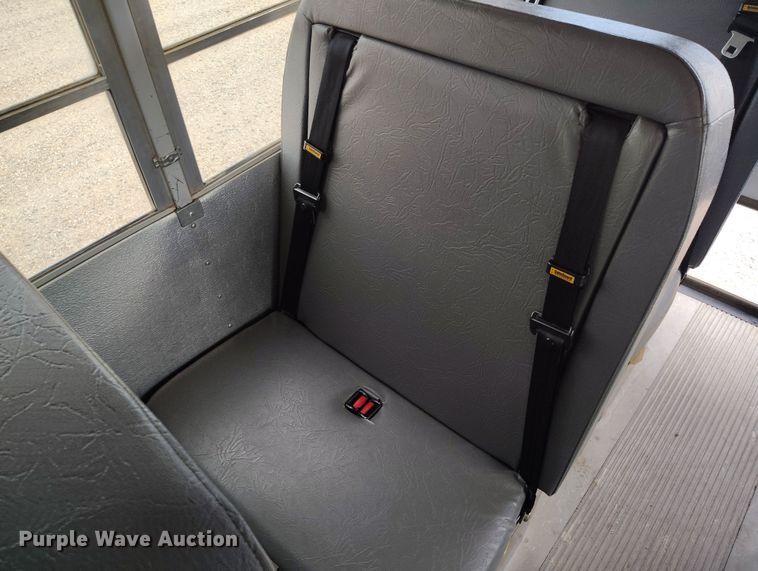 image for item EO9980 2005 Chevrolet Express G3500 school bus