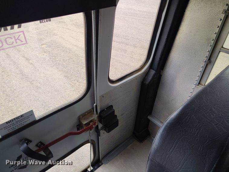 image for item EO9980 2005 Chevrolet Express G3500 school bus