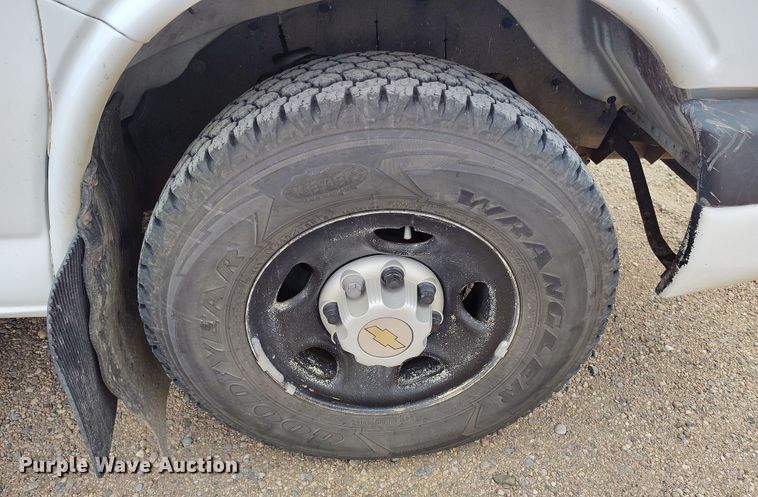 image for item EO9980 2005 Chevrolet Express G3500 school bus