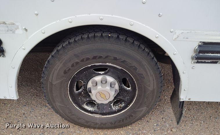 image for item EO9980 2005 Chevrolet Express G3500 school bus