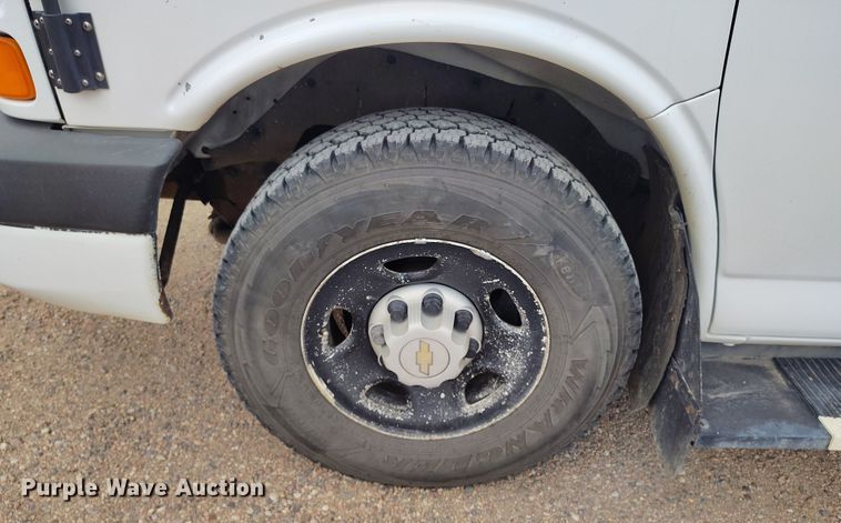 image for item EO9980 2005 Chevrolet Express G3500 school bus