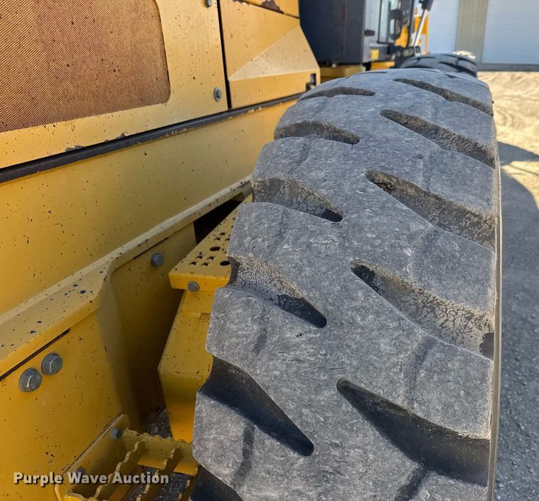 image for item EQ1168 2010 John Deere 770G motor grader