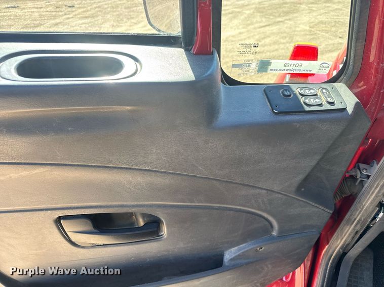 image for item EQ1169 2009 International WorkStar 7400 dump truck