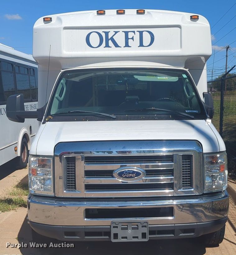 image for item EQ2211 2016 Ford Econoline E450 shuttle bus