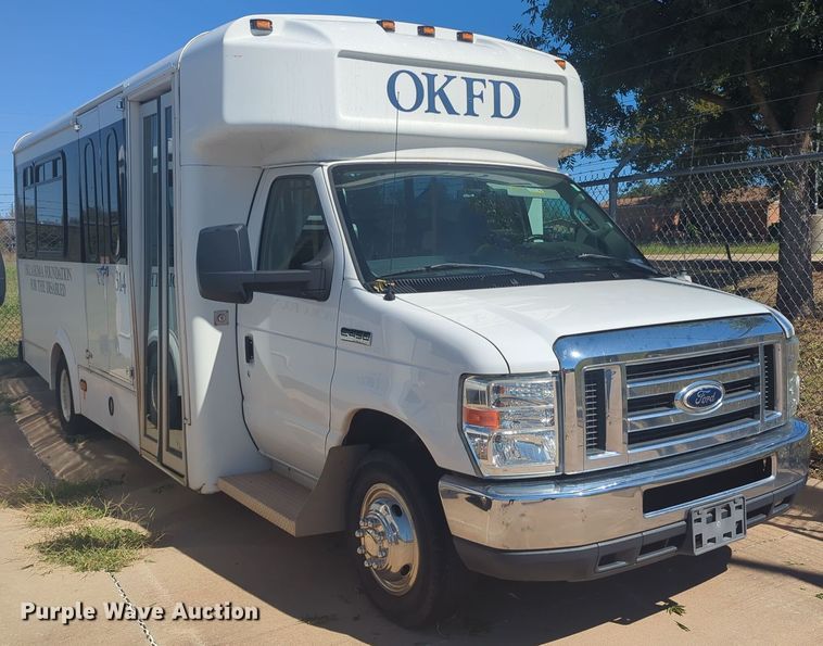 image for item EQ2211 2016 Ford Econoline E450 shuttle bus