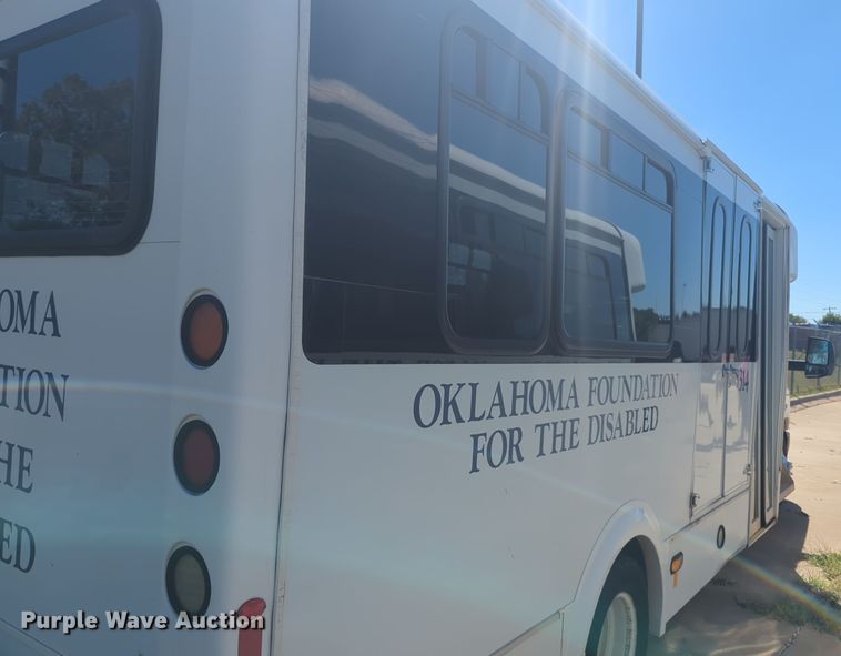 image for item EQ2211 2016 Ford Econoline E450 shuttle bus