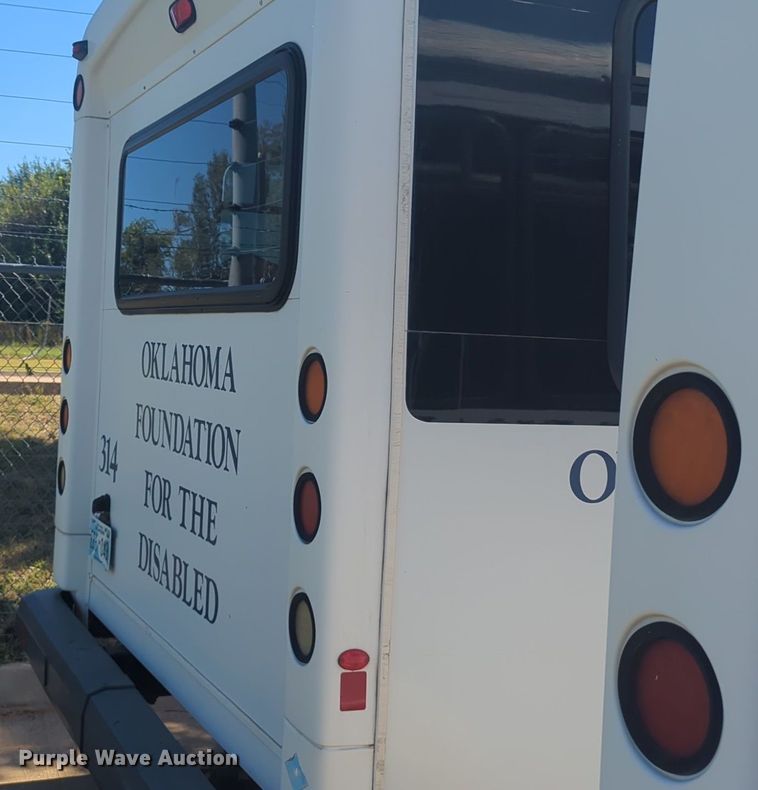 image for item EQ2211 2016 Ford Econoline E450 shuttle bus