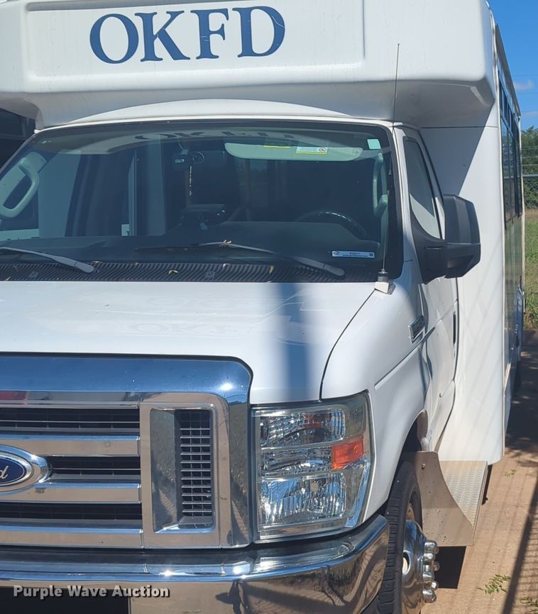 image for item EQ2211 2016 Ford Econoline E450 shuttle bus