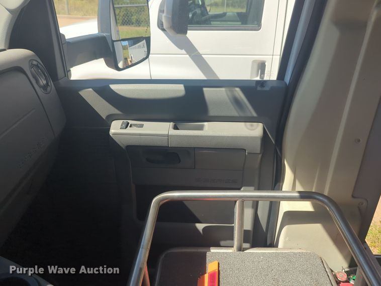 image for item EQ2211 2016 Ford Econoline E450 shuttle bus