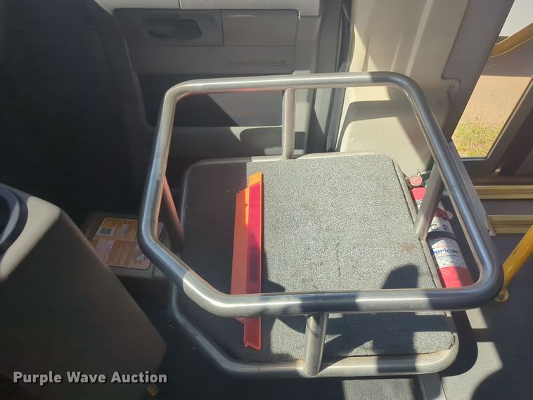 image for item EQ2211 2016 Ford Econoline E450 shuttle bus