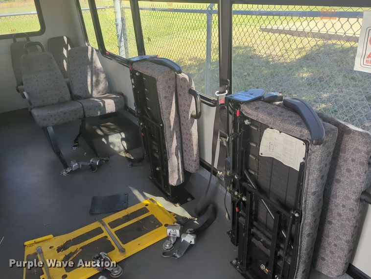 image for item EQ2211 2016 Ford Econoline E450 shuttle bus