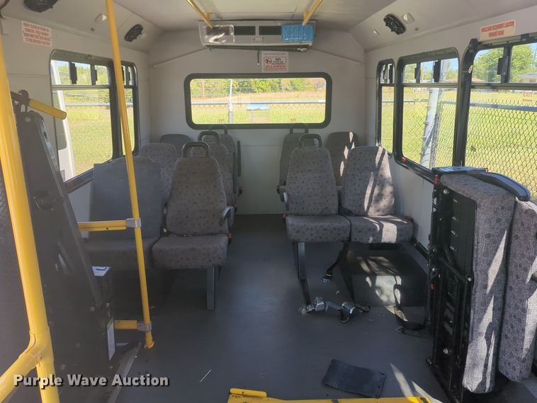 image for item EQ2211 2016 Ford Econoline E450 shuttle bus