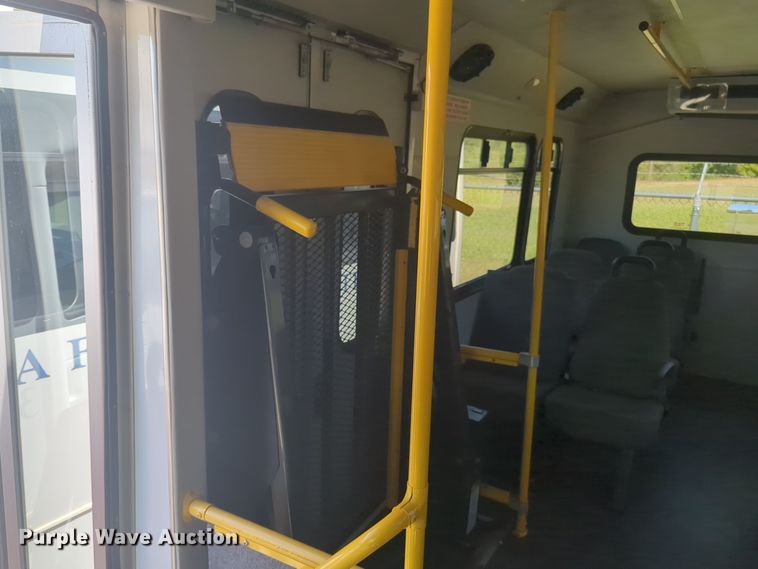 image for item EQ2211 2016 Ford Econoline E450 shuttle bus