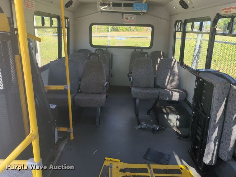 image for item EQ2211 2016 Ford Econoline E450 shuttle bus