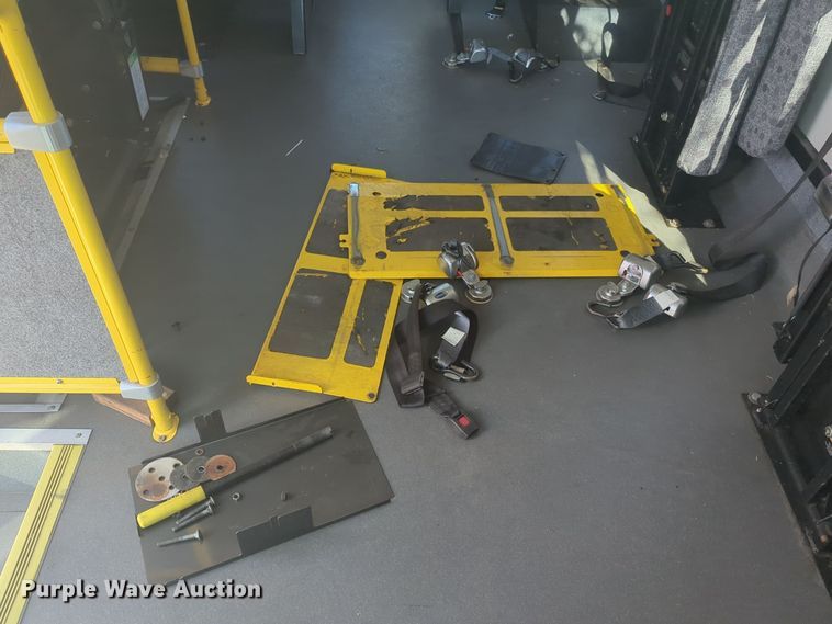 image for item EQ2211 2016 Ford Econoline E450 shuttle bus