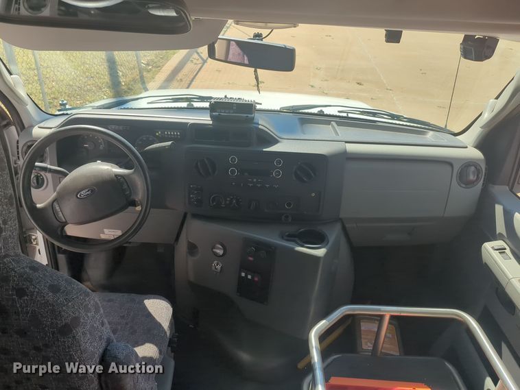 image for item EQ2211 2016 Ford Econoline E450 shuttle bus