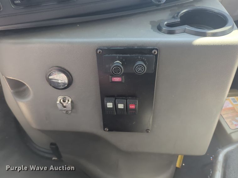 image for item EQ2211 2016 Ford Econoline E450 shuttle bus