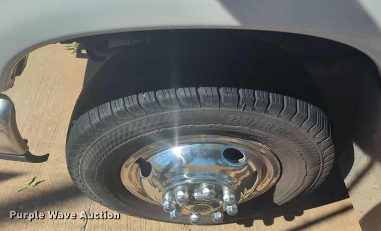 image for item EQ2211 2016 Ford Econoline E450 shuttle bus