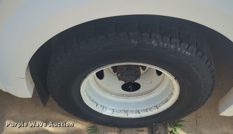 image for item EQ2211 2016 Ford Econoline E450 shuttle bus