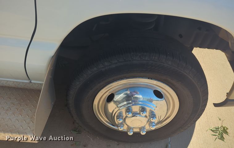 image for item EQ2211 2016 Ford Econoline E450 shuttle bus