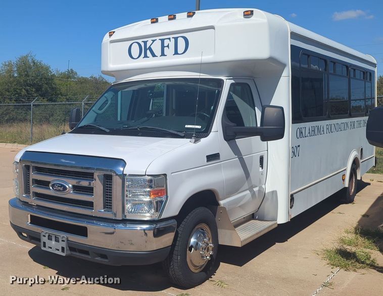 image for item EQ2212 2016 Ford Econoline E450 shuttle bus