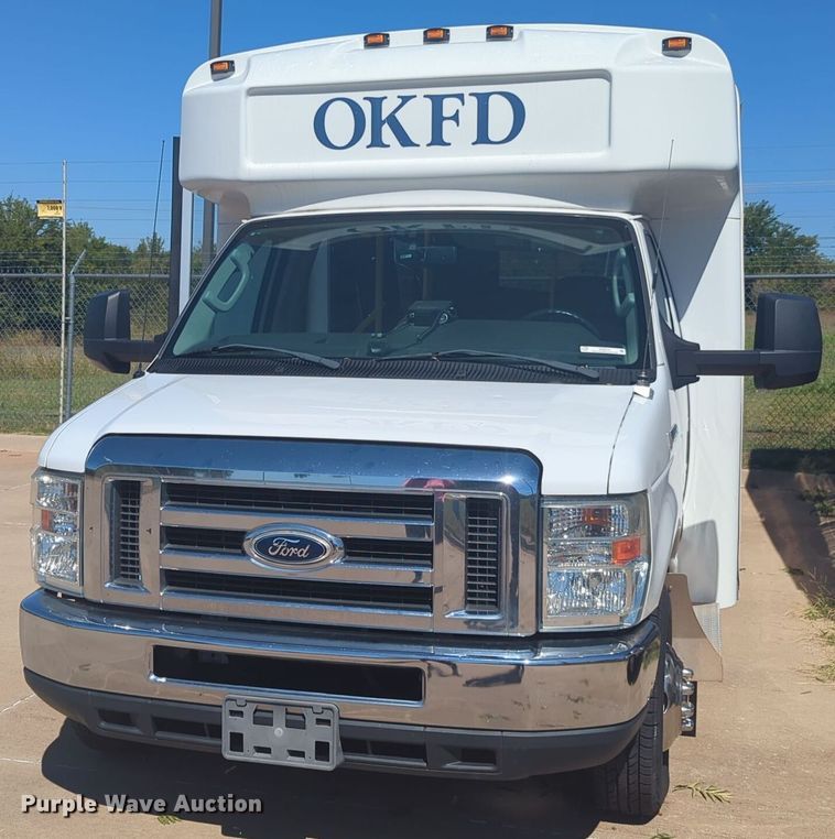 image for item EQ2212 2016 Ford Econoline E450 shuttle bus