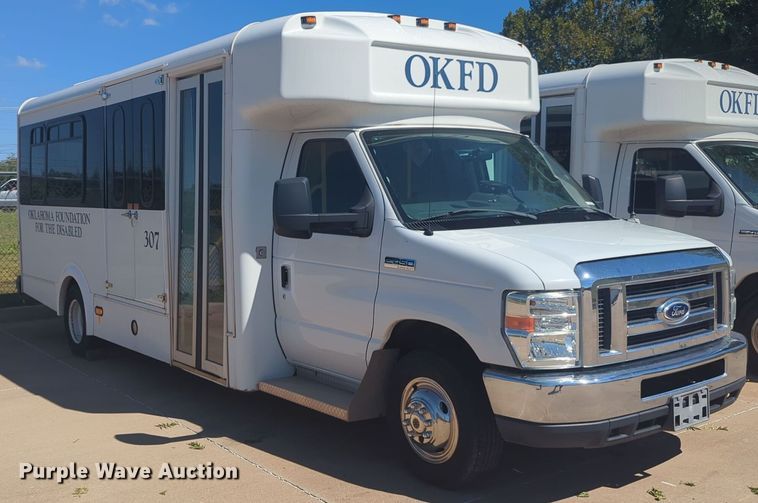 image for item EQ2212 2016 Ford Econoline E450 shuttle bus