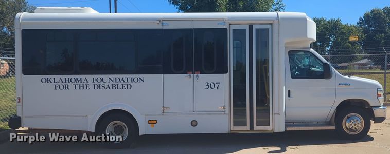 image for item EQ2212 2016 Ford Econoline E450 shuttle bus