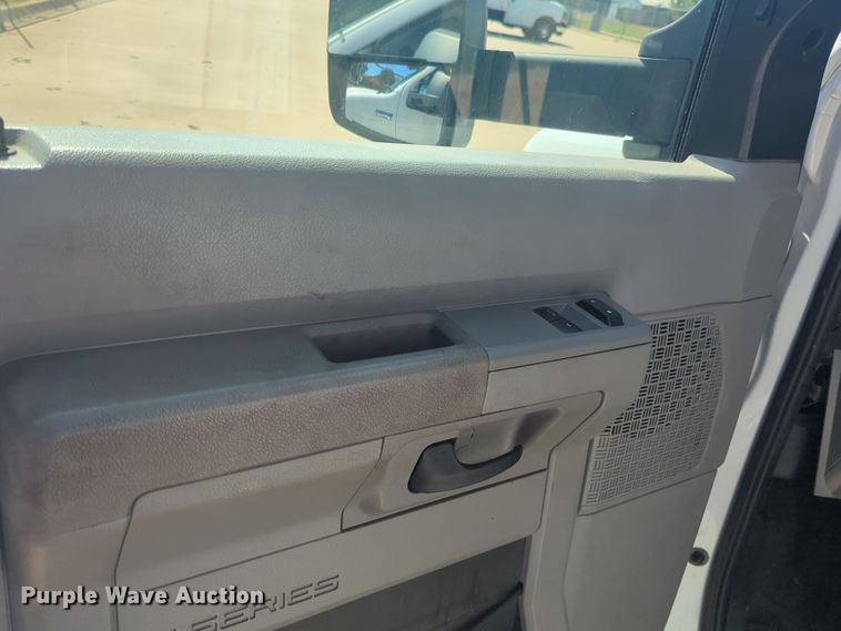 image for item EQ2212 2016 Ford Econoline E450 shuttle bus