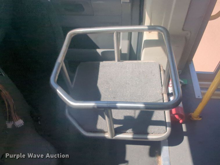 image for item EQ2212 2016 Ford Econoline E450 shuttle bus