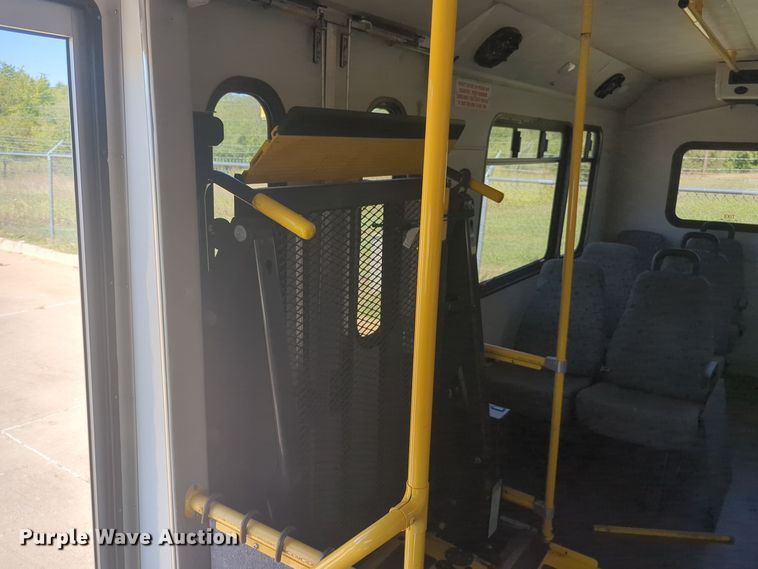 image for item EQ2212 2016 Ford Econoline E450 shuttle bus