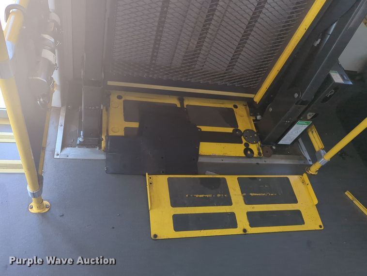 image for item EQ2212 2016 Ford Econoline E450 shuttle bus