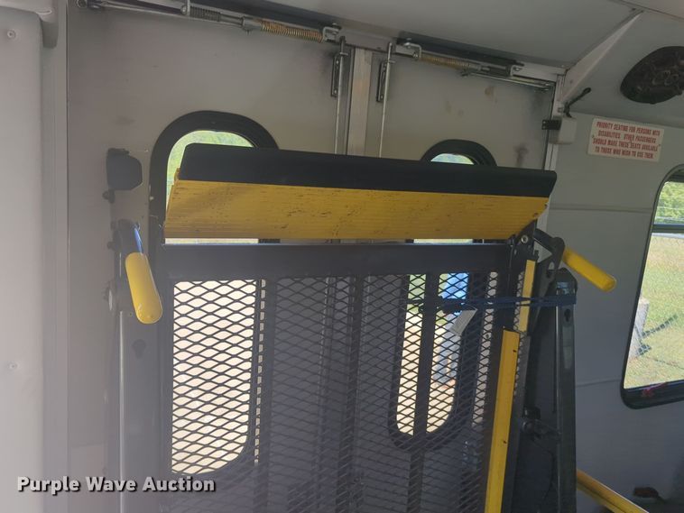 image for item EQ2212 2016 Ford Econoline E450 shuttle bus