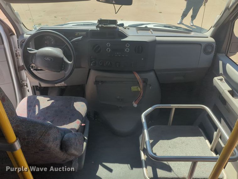 image for item EQ2212 2016 Ford Econoline E450 shuttle bus