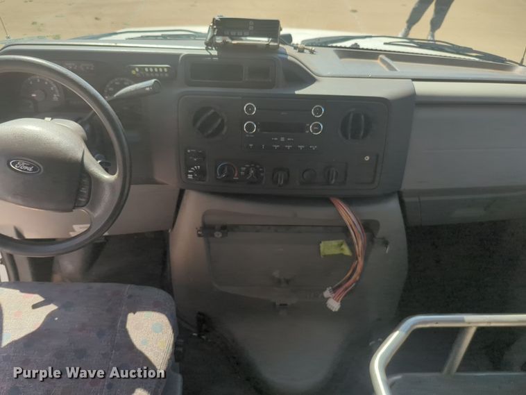 image for item EQ2212 2016 Ford Econoline E450 shuttle bus