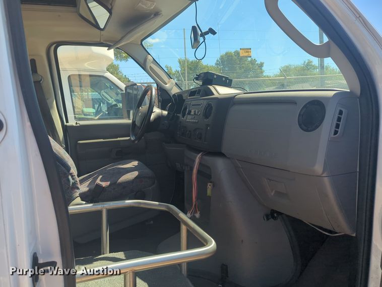 image for item EQ2212 2016 Ford Econoline E450 shuttle bus