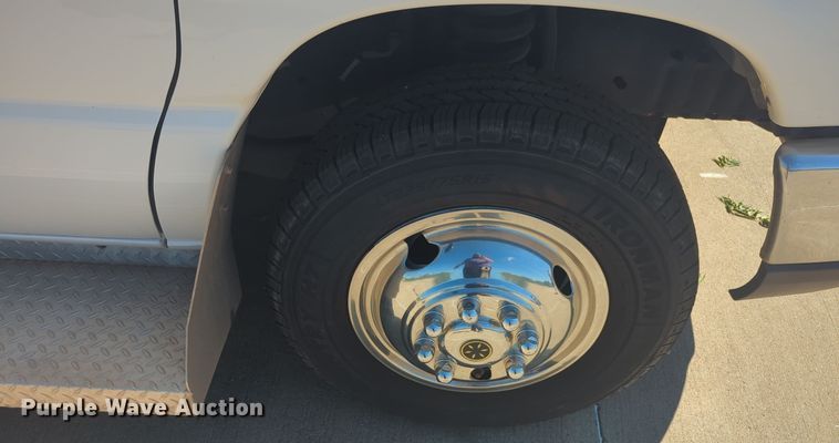 image for item EQ2212 2016 Ford Econoline E450 shuttle bus